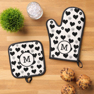 Black and white monogram hearts flowers pattern oven mitt & pot holder set
