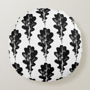 Black and White Oak Leaf Print Pattern Round Cushion