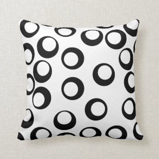 Black and White Retro Circles Pattern. Cushion