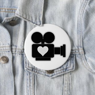 BLACK AND WHITE RETRO MOVIE CAMERA AND HEART 10 CM ROUND BADGE