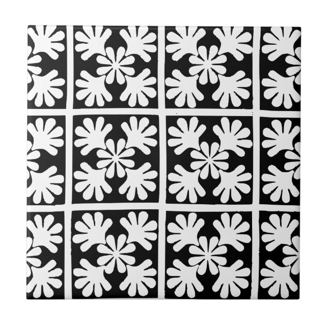 Black and White Scandinavian Oak Leaf Floral Tile (Front)