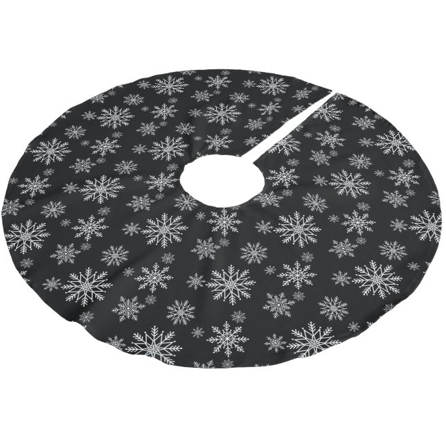 Black and White Snowflake Brushed Polyester Tree Skirt (Angled)