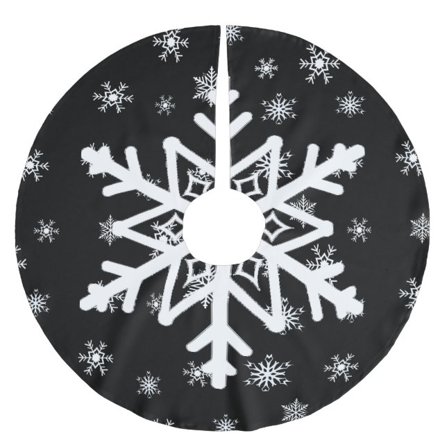 Black and White Snowflakes Christmas Tree Skirt (Front)