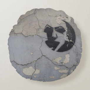 Black and white stone fragment round cushion