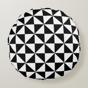 Black And White Triangle Pattern Round Cushion