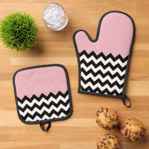 Black and White Zigzag Pattern, Chevron, Pink Oven Mitt & Pot Holder Set