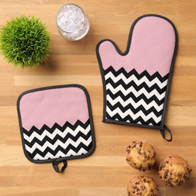 Black and White Zigzag Pattern, Chevron, Pink Oven Mitt & Pot Holder Set (Top Down)