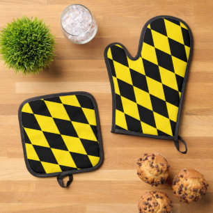 Black and Yellow Bavaria Diamond Flag Pattern Oven Mitt & Pot Holder Set