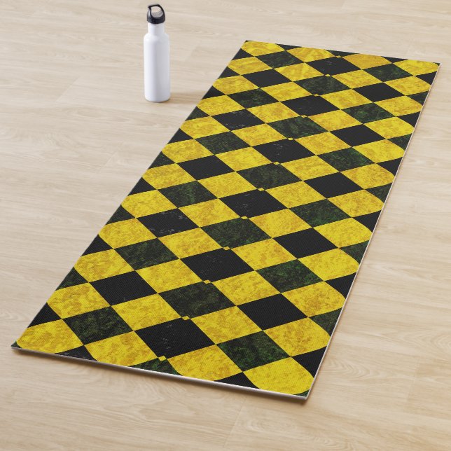 Black and yellow chequered pattern yoga mat (In Situ)