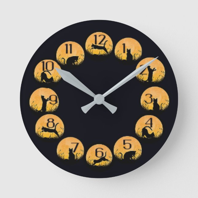 Black cat round clock (Front)
