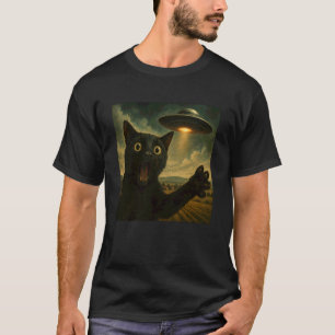 Black Cat Selfie With Alien UFO Funny Cat T-Shirt