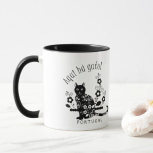 Black cat with flowers and Portuguese expression Mug