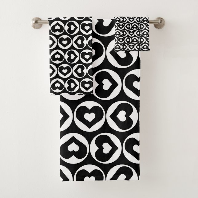 Black Heart Pattern Bold Bath Towel Set (Insitu)