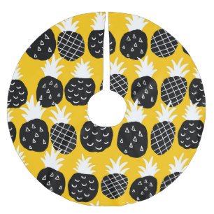 Black pineapples brushed polyester tree skirt