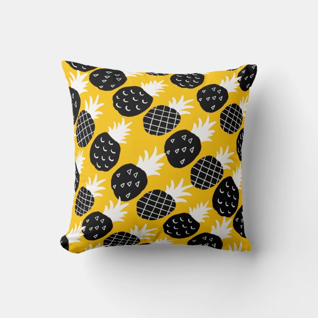 Black pineapples cushion (Front)