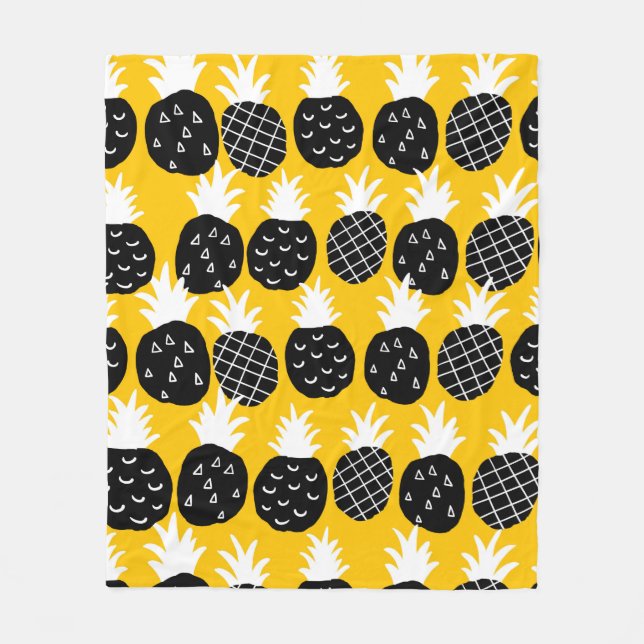 Black pineapples fleece blanket (Front)