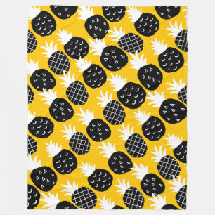 Black pineapples fleece blanket