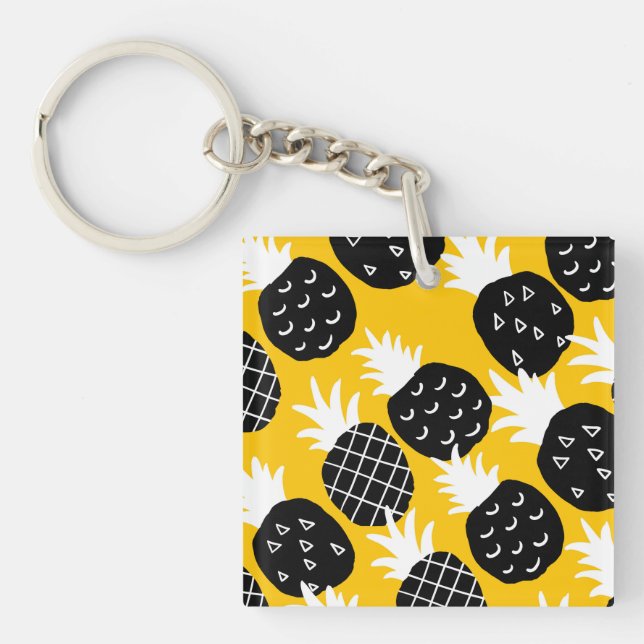 Black pineapples key ring (Front)