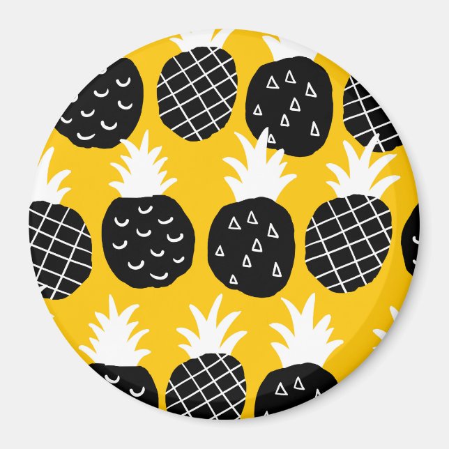 Black pineapples magnet (Front)