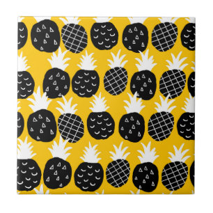 Black pineapples tile