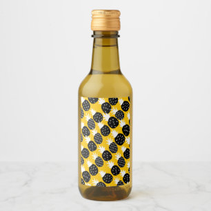 Black pineapples wine label