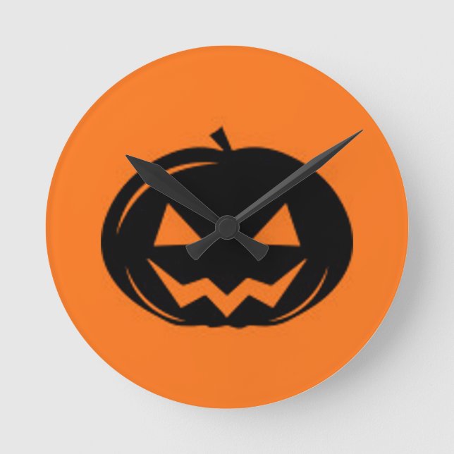 Black Pumpkin Round Clock (Front)
