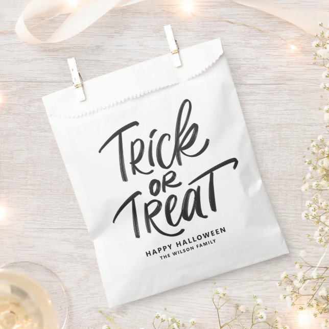 Black Trick or Treat Lettering Halloween Party Favour Bags (Clipped)