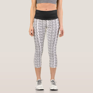 Black & White Abstract Wave Pattern Capri Leggings
