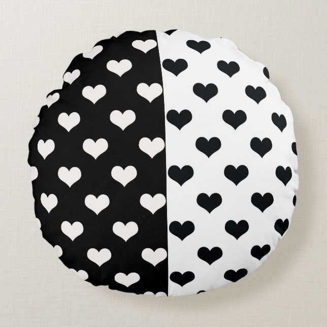 Black White Love Heart Pattern Round Cushion (Front)