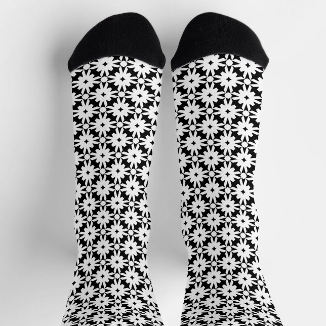 Black White Paper Flower Chain Pattern Socks (Top)