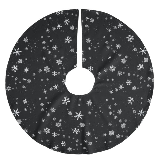 Black & White Snowflake Pattern  Brushed Polyester Tree Skirt (Front)