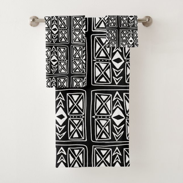 Black & White Zigzag Geometric Boho Pattern Bath Towel Set (Insitu)