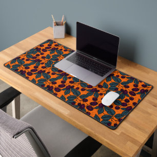Blackberry hand -drawn pattern desk mat