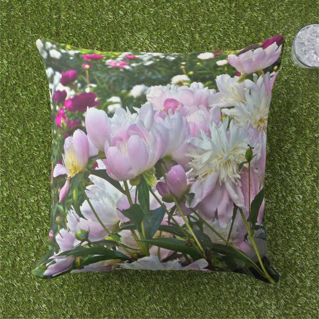 BLOOMING PEONIES OUTDOOR ACCENT PILLOW (Grass)