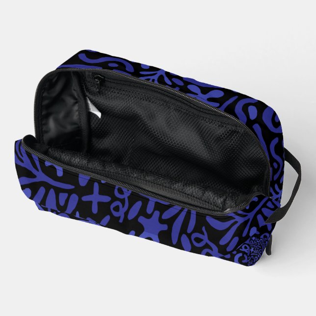 blue abstract seamless pattern dopp kit (Open)