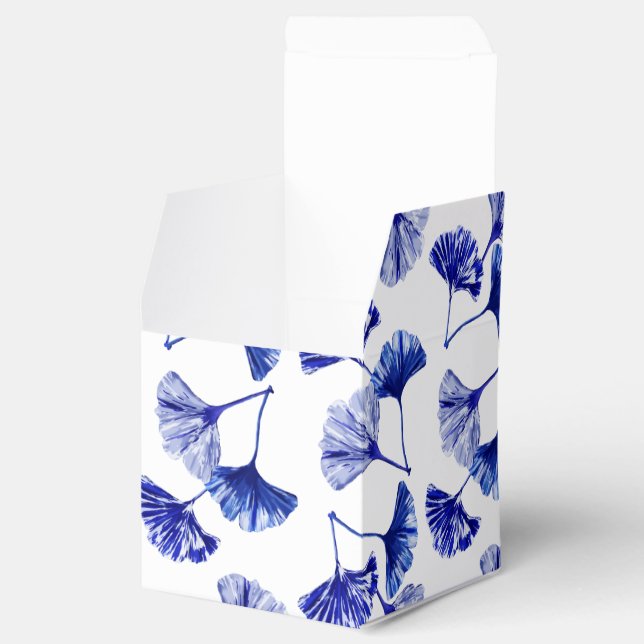 Blue and white gingko leaves favour box (Opened)