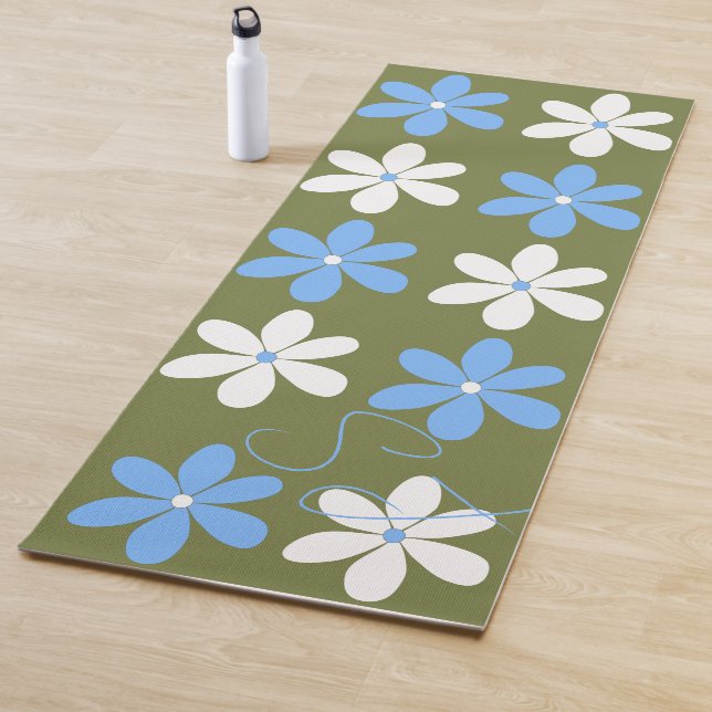 BLUE AND WHITE LARGE DAISY FLOWERS SCRIPT INITIALS YOGA MAT (In Situ)