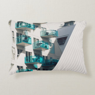 BLUE AND WHITE PAINTED BUILDING DECORATIVE CUSHION