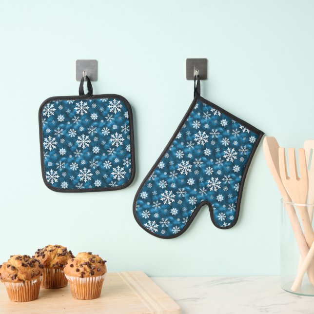 Blue And White Winter Snowflakes Pattern Oven Mitt & Pot Holder Set (Insitu(Hanging))