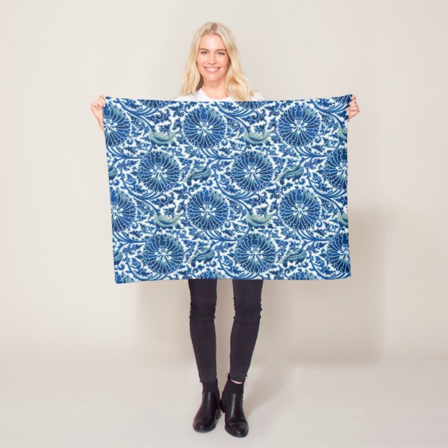 Blue Chinese Floral Pattern Fleece Blanket (In Situ)