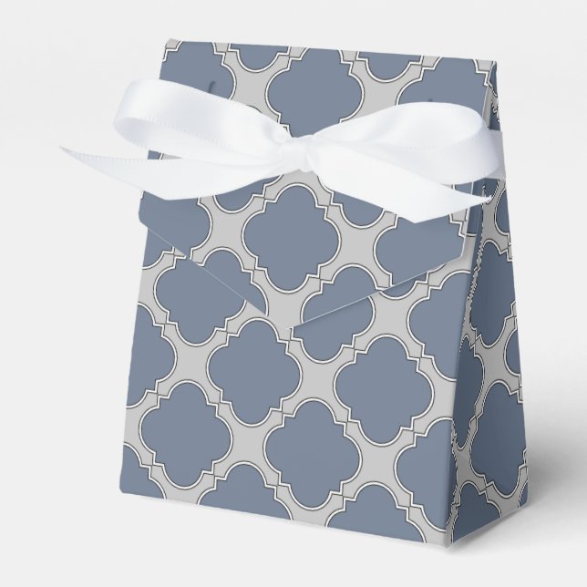 Blue-gray quatrefoil favour box (Front Side)