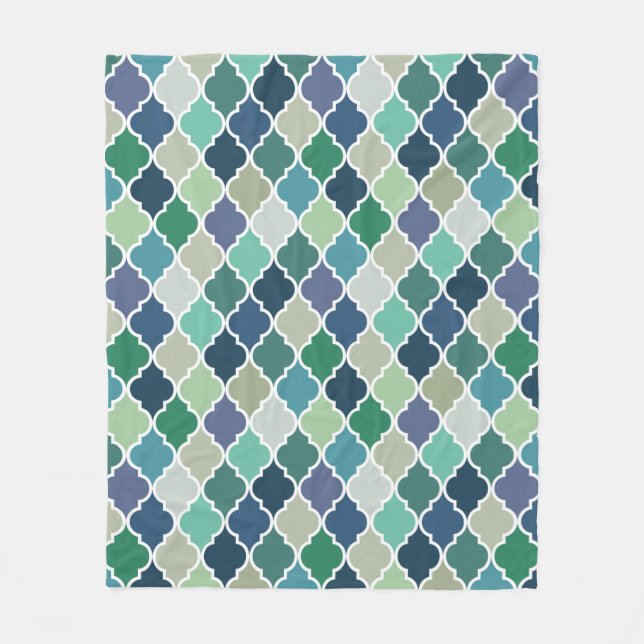 Blue, green and turquoise quatrefoil pattern fleece blanket (Front)