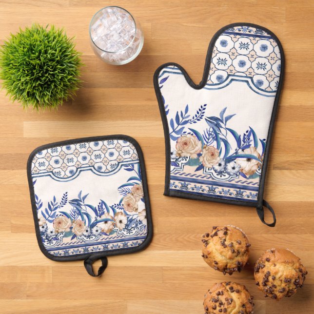 Blue tiles Mediterranean Floral  Oven Mitt & Pot Holder Set (Top Down)