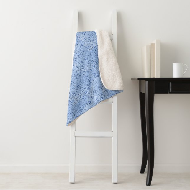 Blue water droplets sherpa blanket (In Situ)