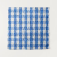 Blue-white lined dining clothes.