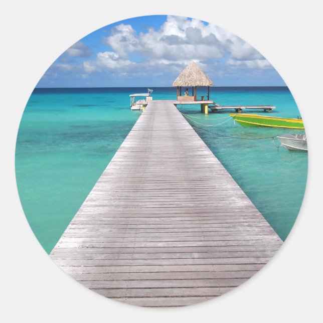 Boats at a jetty in the Pacific round sticker (Front)