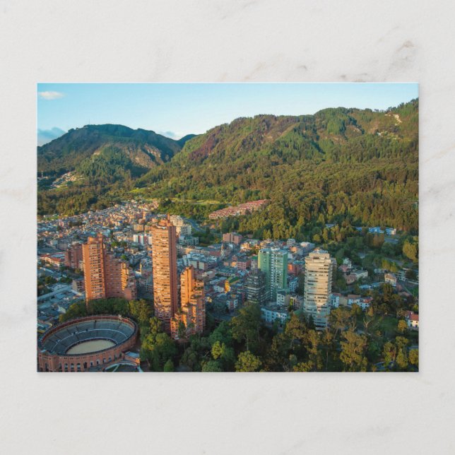 Bogotá y las montañas de los Andes Postcard (Front)