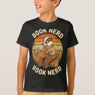 Book nerd funny reading badger retro sunset design T-Shirt