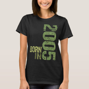 Born in 2005 vintage 17 year birthday grunge effec T-Shirt