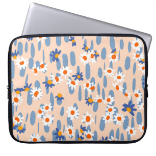 Botanical Daisies: Vintage Seamless Pattern. Laptop Sleeve